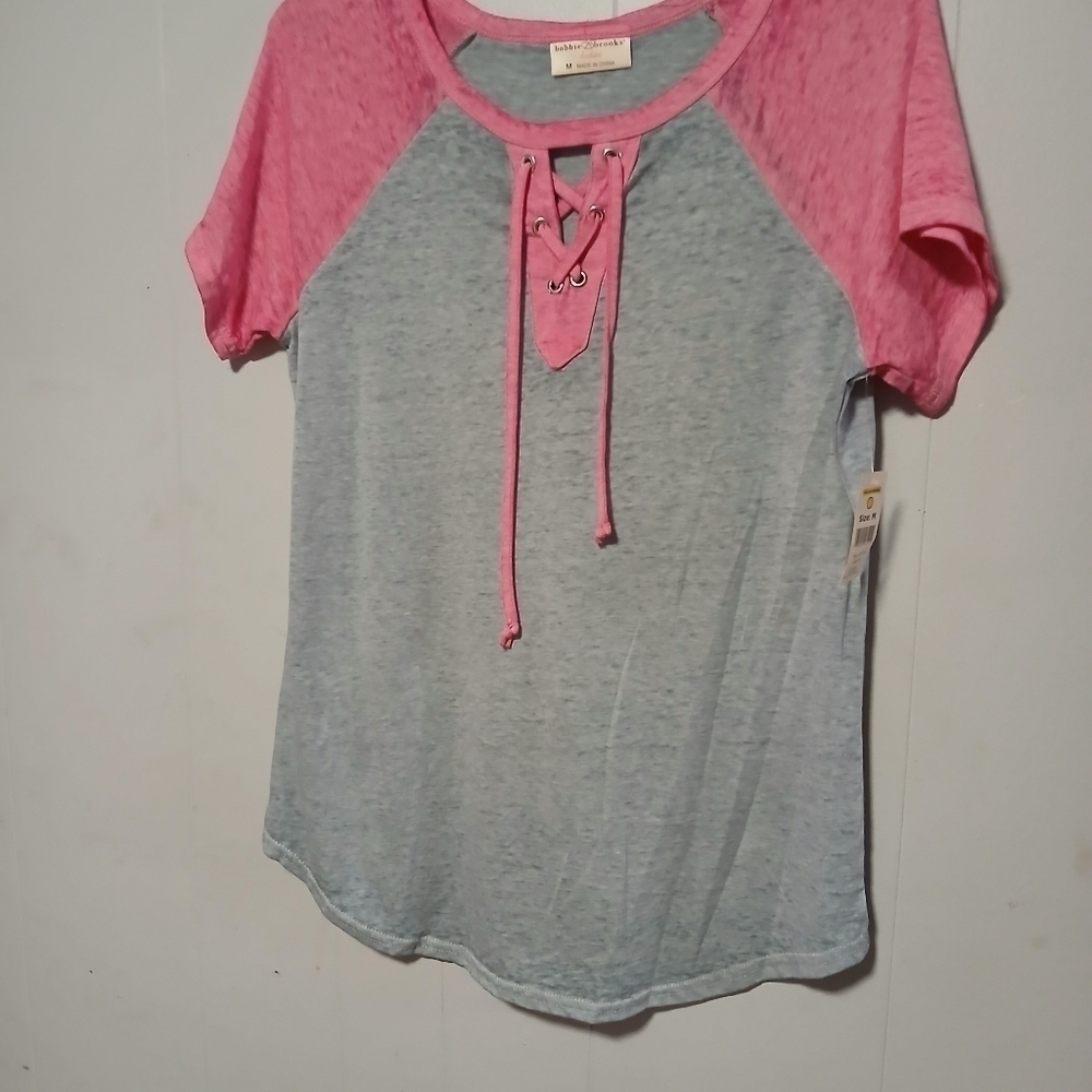 Bobbie Brooks NWT ladies short sleeve Pullover top. Size Medium. - Picture 2 of 7